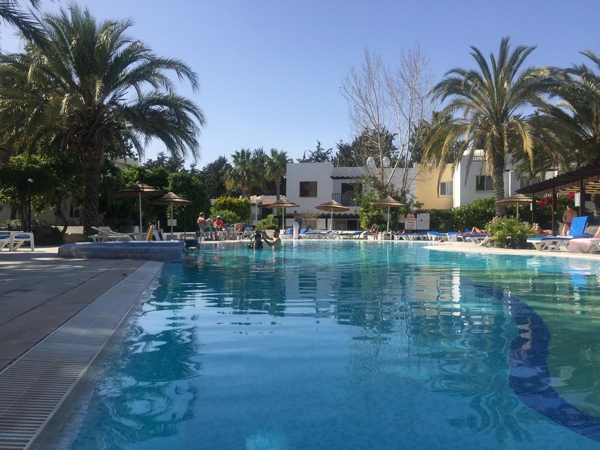 Paphos Gardens Apartment Ngoại thất bức ảnh